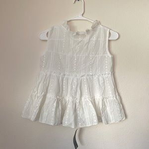 A cute white layer short sleeveless top